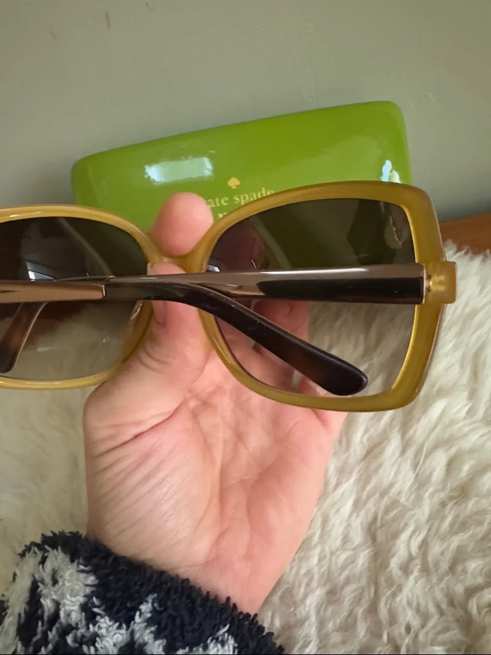 kate spade Oversized Tortoiseshell Sunglasses - Brown Gradient Lenses - Picture 3 of 6